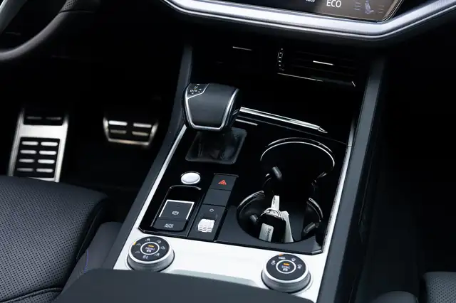 Volkswagen Touareg view 12