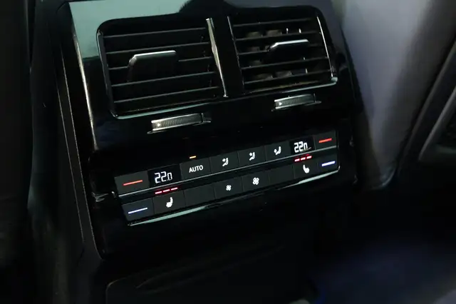 Volkswagen Touareg view 15