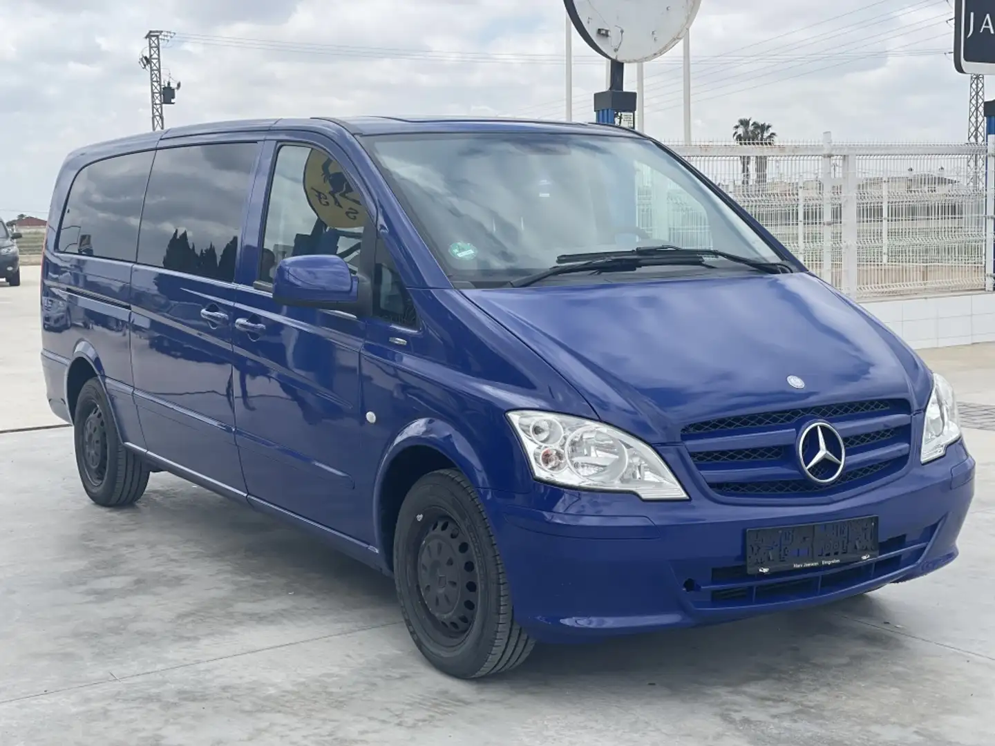 Mercedes-Benz Vito Furgón 116CDI Extralarga Bleu - 1