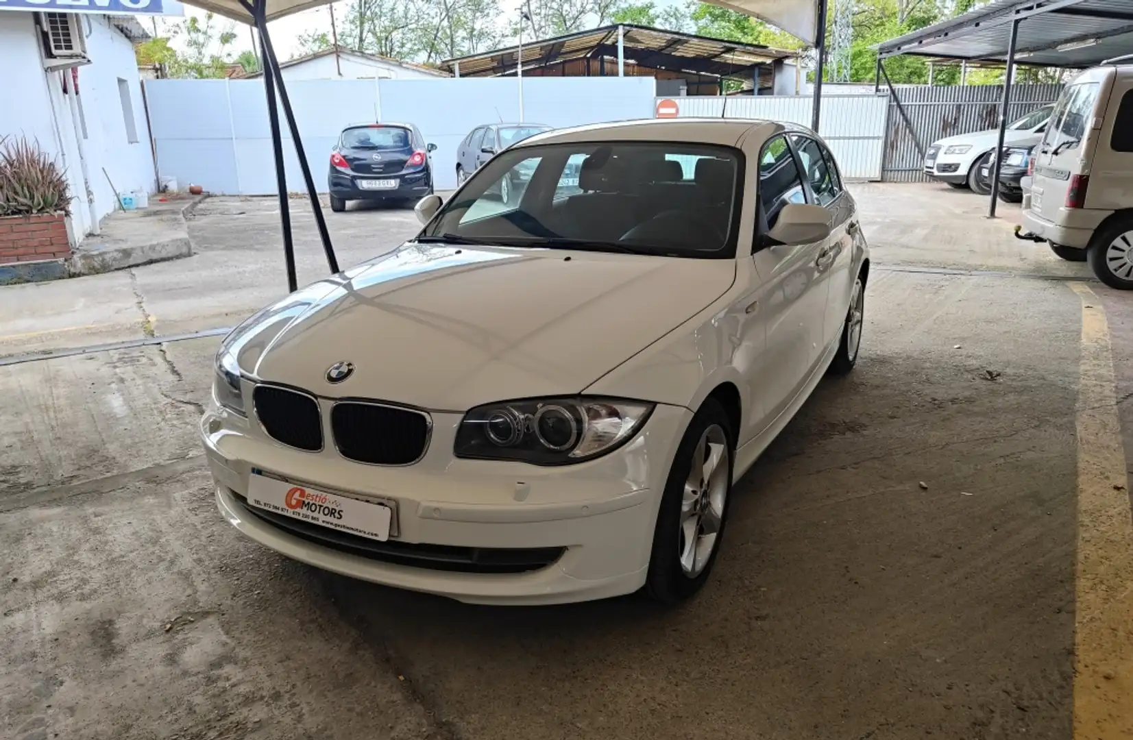 BMW 116 116d Blanc - 1