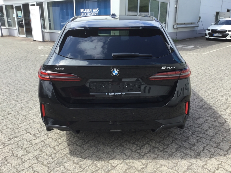 BMW 540 d xDrive Touring Sportpaket HUD StandHZG AHK-el. k — photo 9