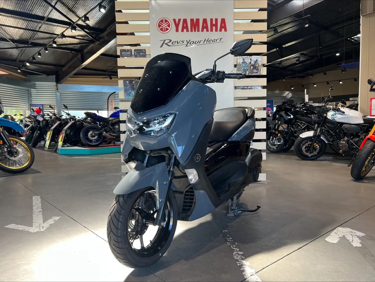 Yamaha NMAX Gris - 2