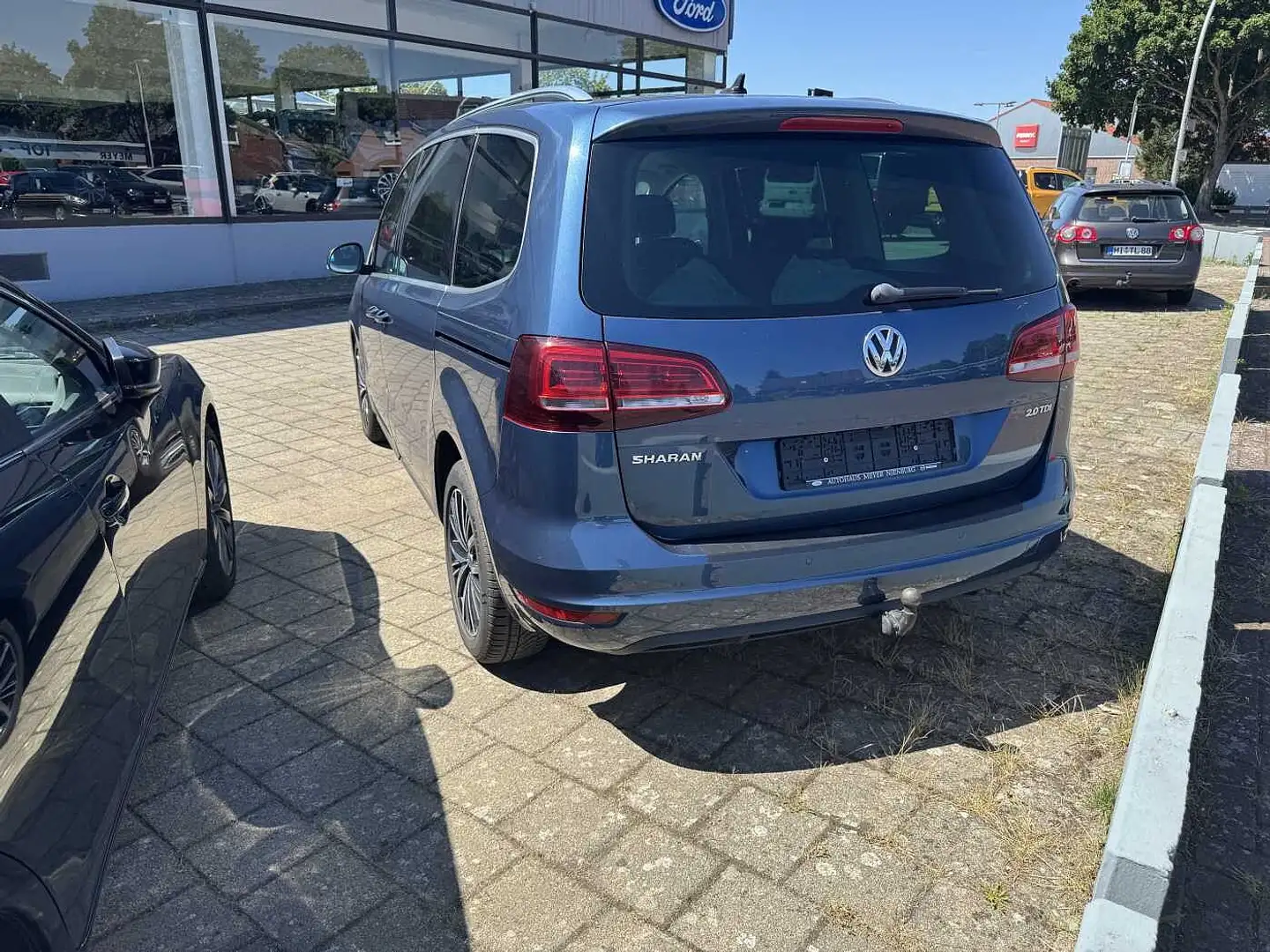 Volkswagen Sharan Diesel 2.0 TDI DSG BlueMotion Allstar Blauw - 2
