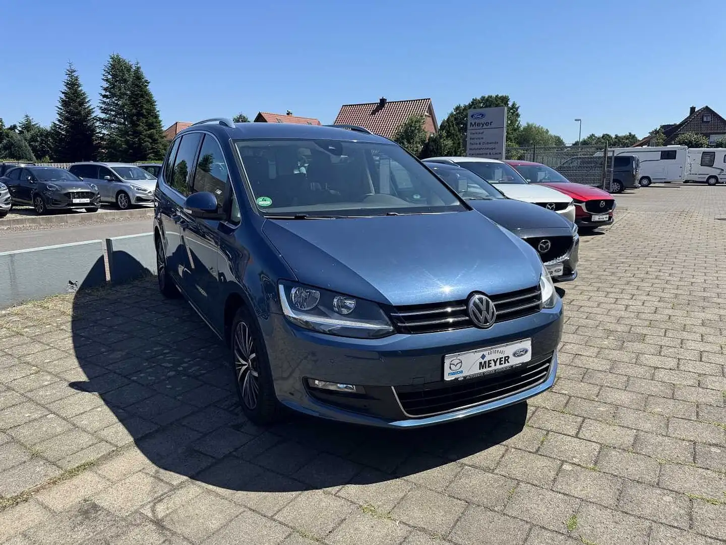 Volkswagen Sharan Diesel 2.0 TDI DSG BlueMotion Allstar Blauw - 1