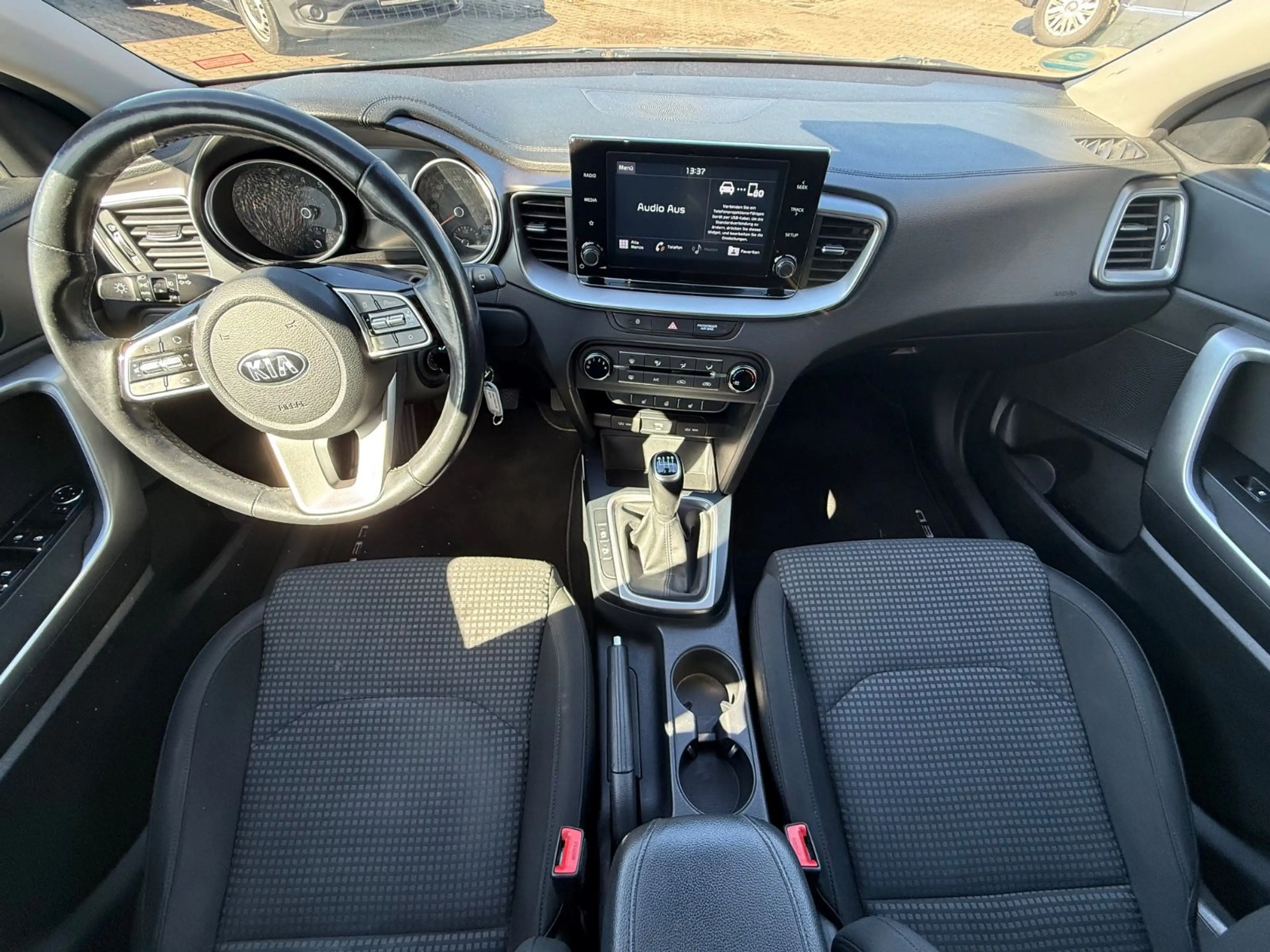 Kia Ceed / cee'd — photo 11