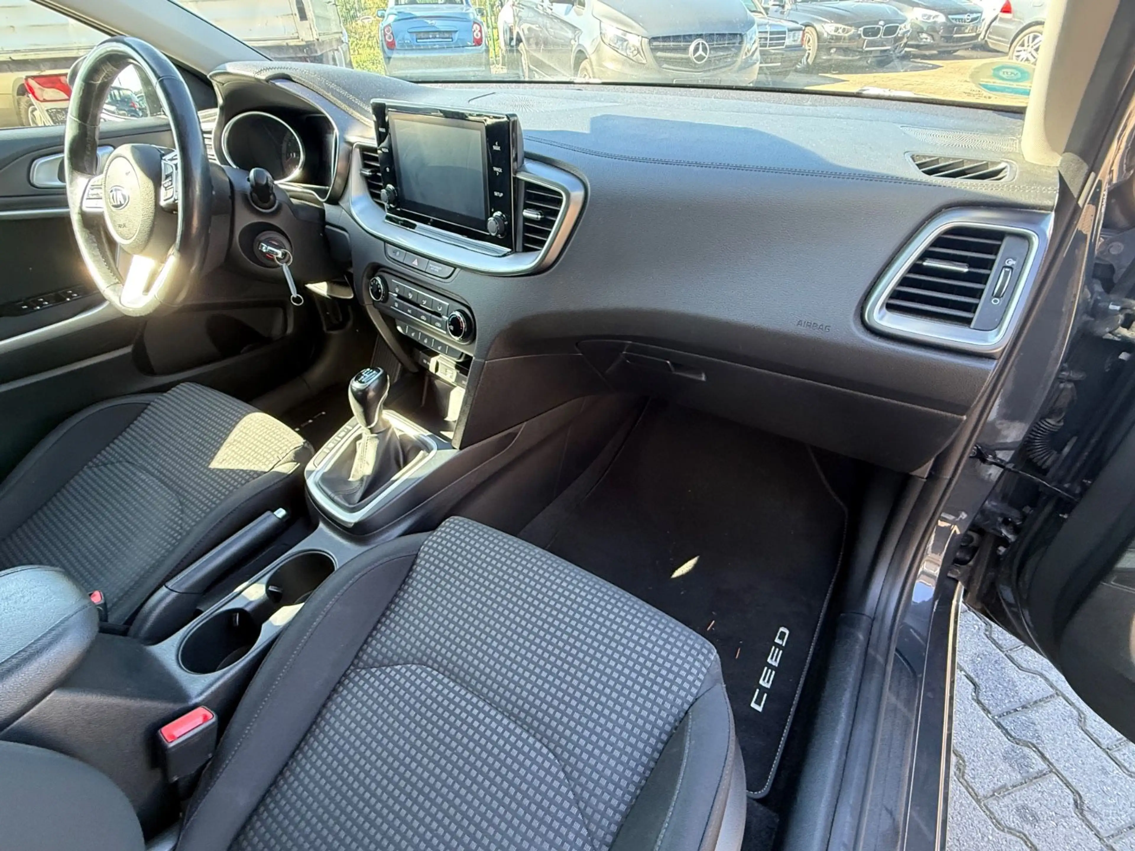 Kia Ceed / cee'd — photo 9