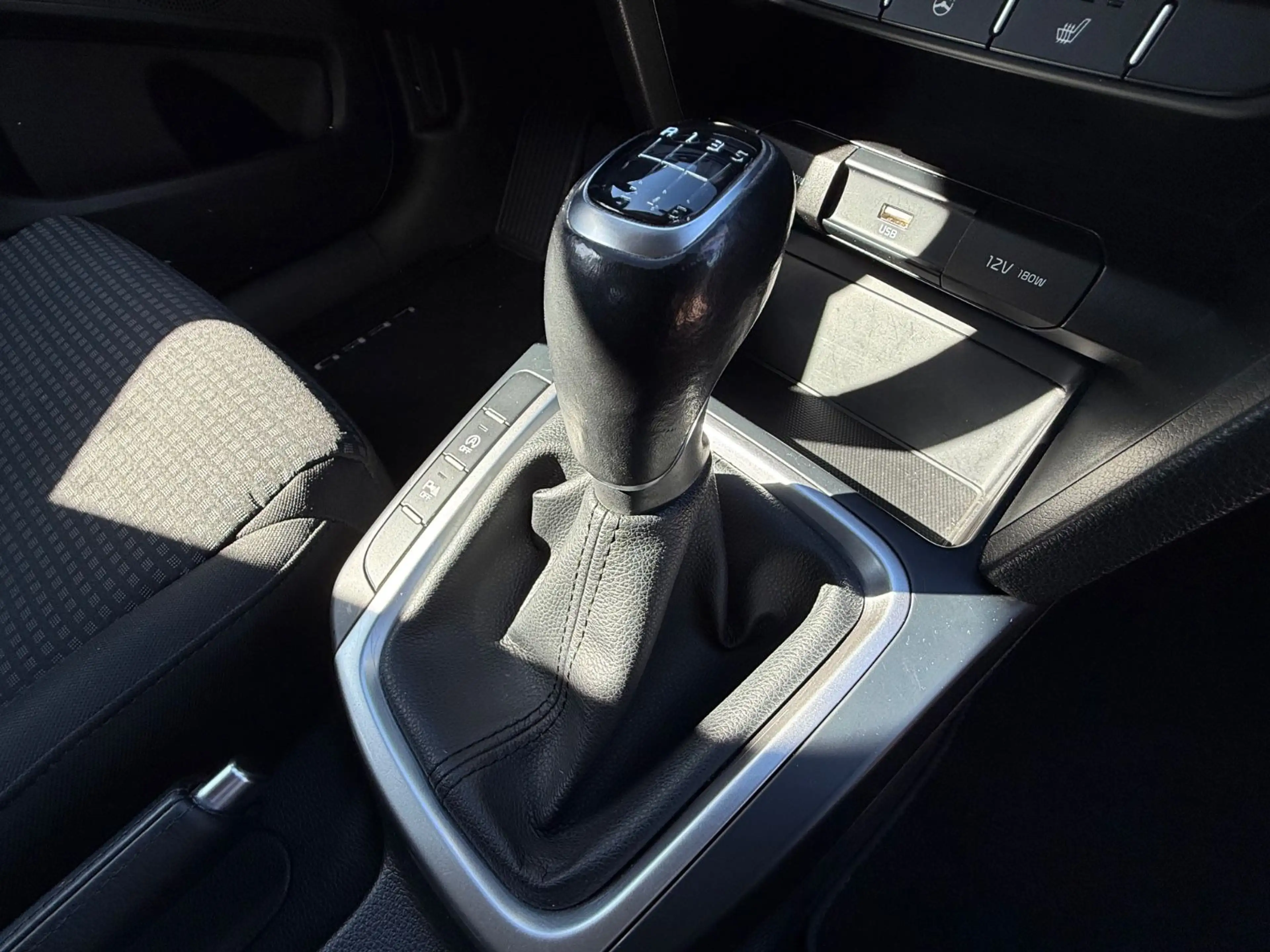 Kia Ceed / cee'd — photo 14