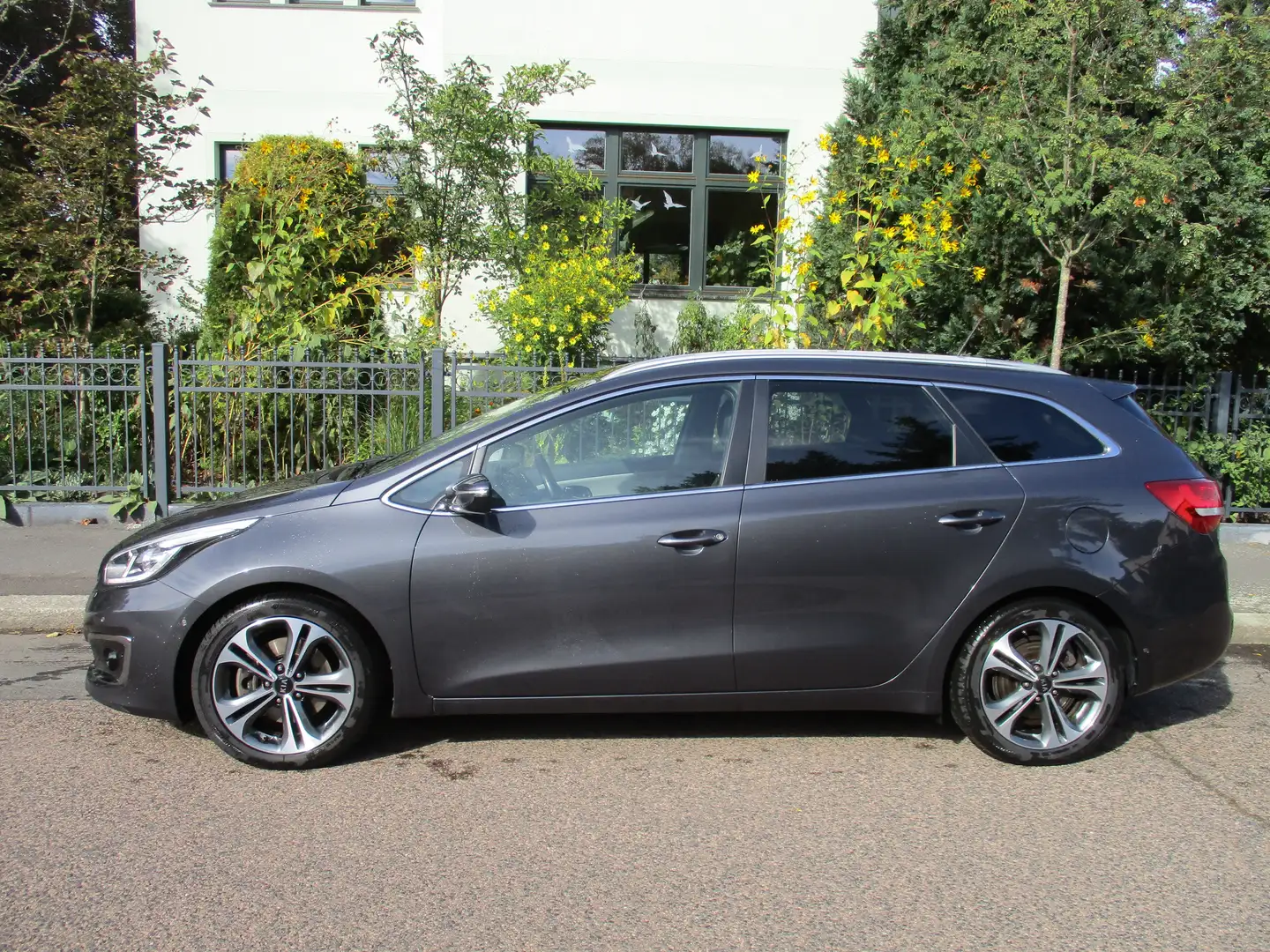 Kia Ceed / cee'd Sportswagon 1.6i Automatik, 1.Hand Grau - 2