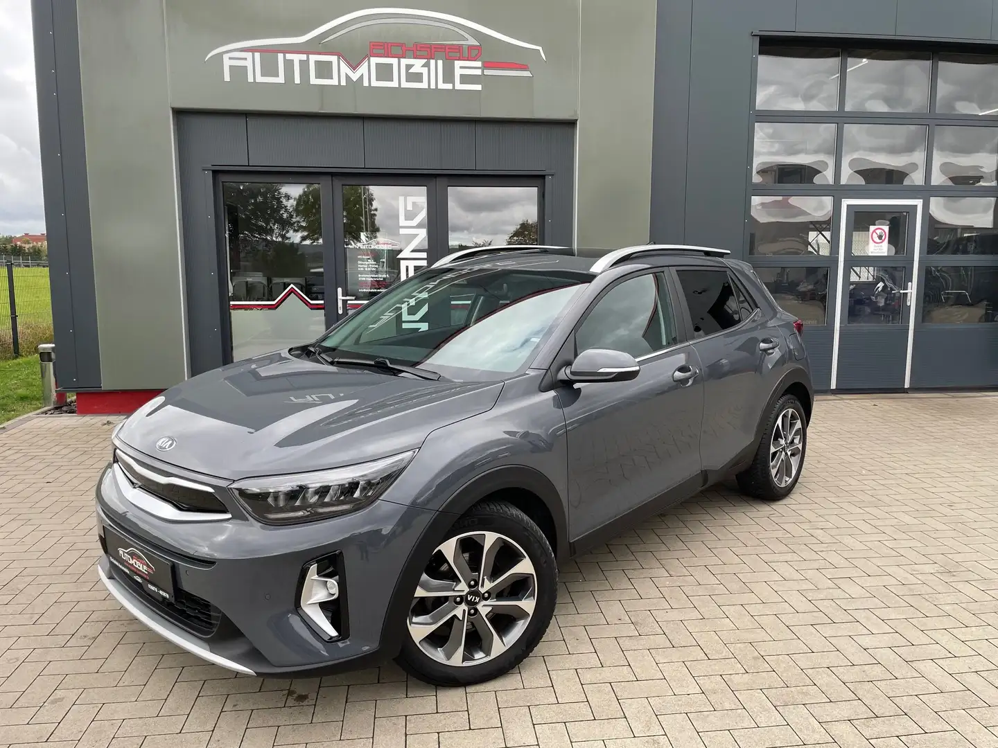 Kia Stonic Platinum Edition Autom. Navi Schiebed. Grau - 2