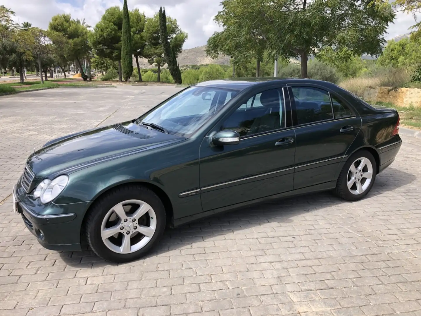 Mercedes-Benz MERCEDES-BENZ Clase C Berlina  Automático de 5 Pu Зелений - 1