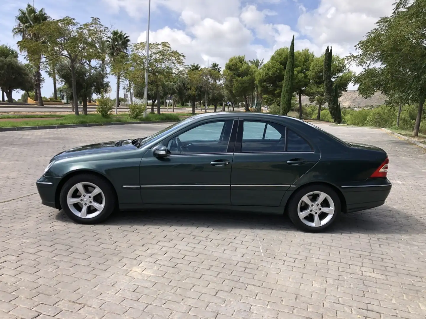 Mercedes-Benz MERCEDES-BENZ Clase C Berlina  Automático de 5 Pu Зелений - 2