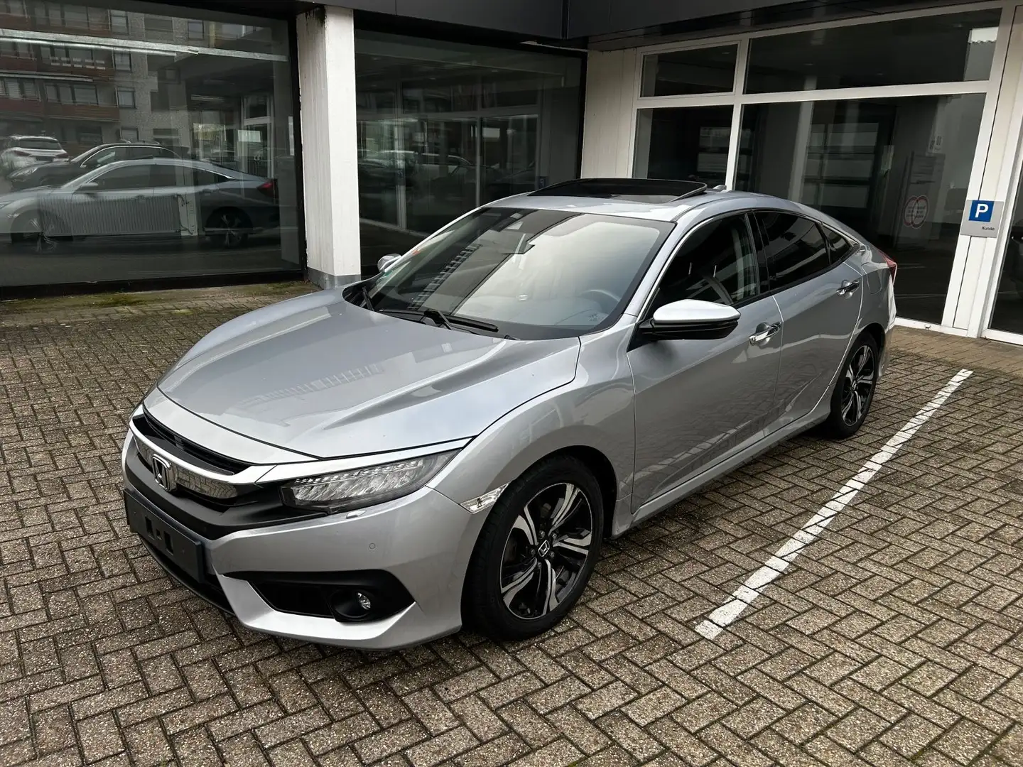 Honda Civic 1.5 VTEC TURBO Executive Leder Navi SD LED Gri - 1