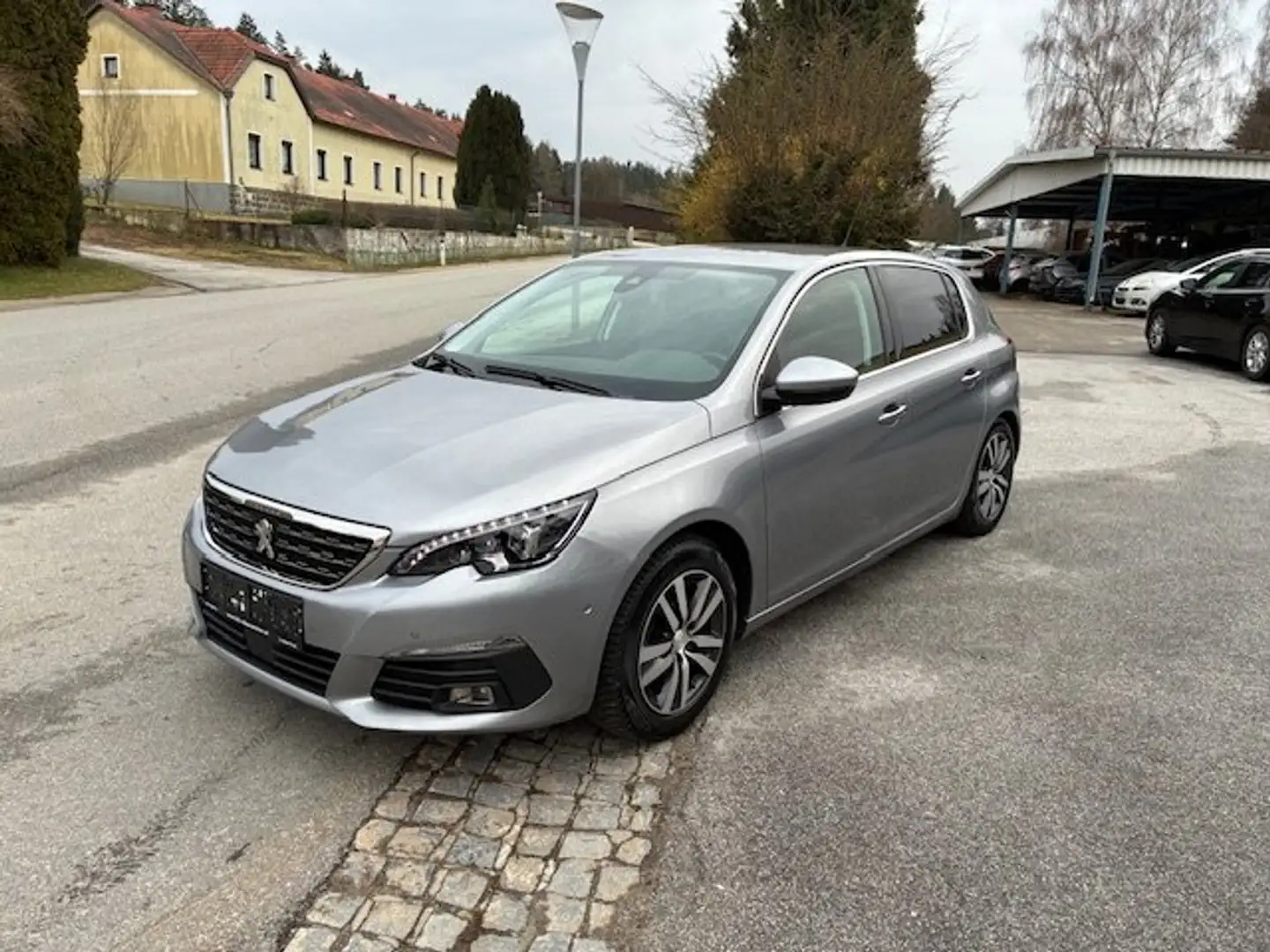 Peugeot 308 Blue HDI 130 Allure S&S Grau - 1