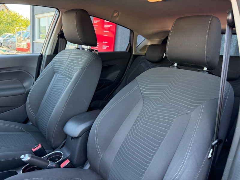 Ford Fiesta Titanium5-Türig* TÜV neu Service neu! — photo 12