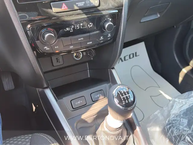 Suzuki Vitara view 12