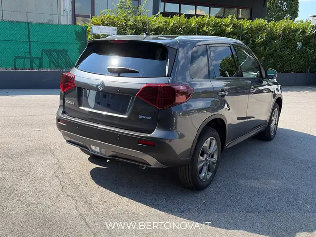 Suzuki Vitara view 3