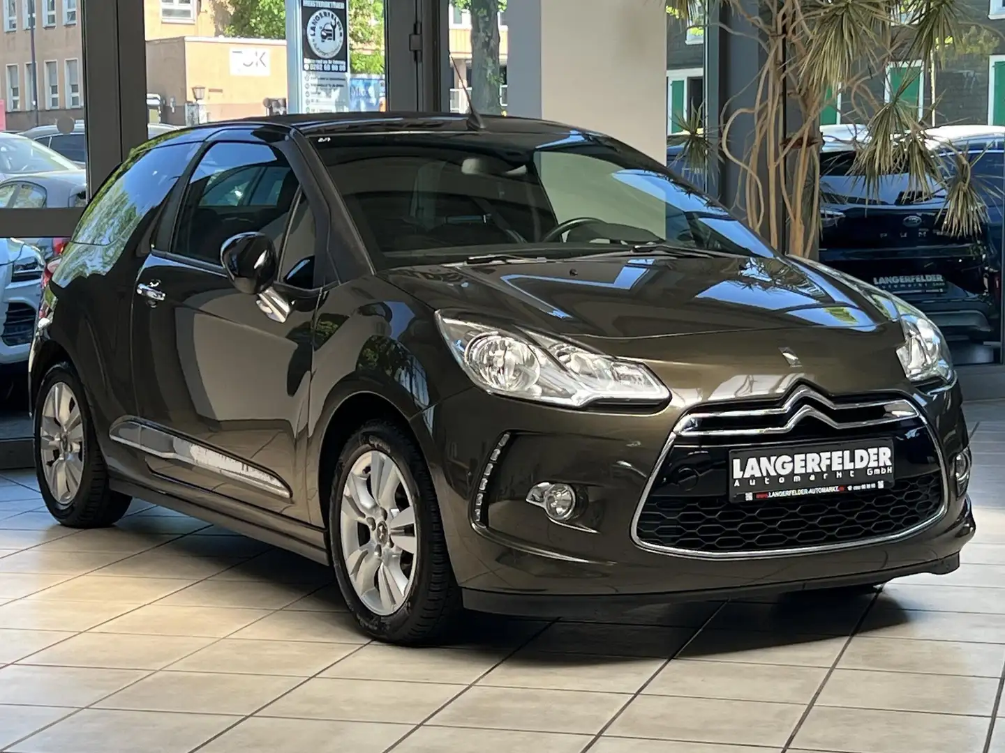 Citroen DS3 DS3 Cabrio 1.6V Ti 120 SoChic*TPM*PDC*LMF* Brun - 1