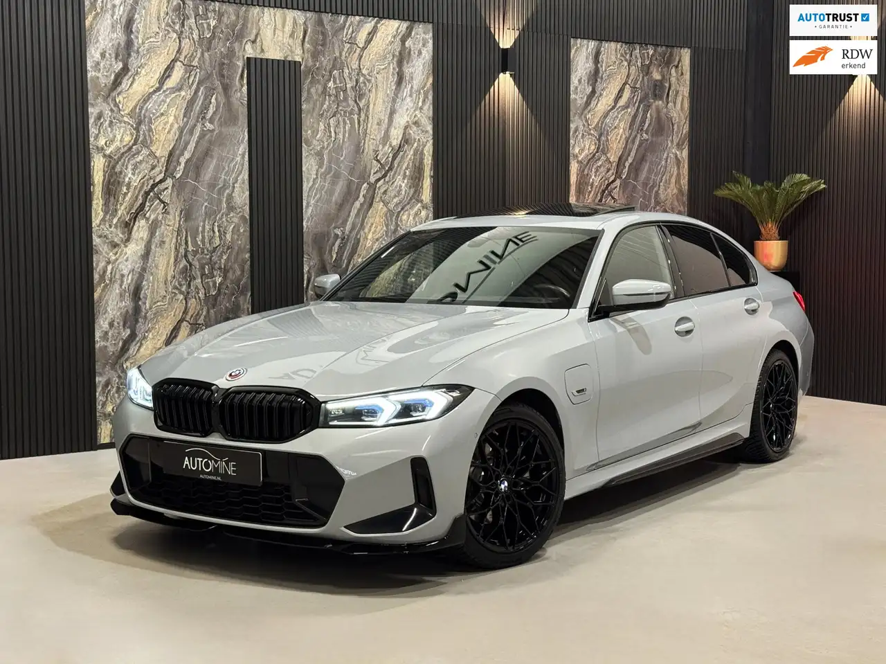 BMW 330
