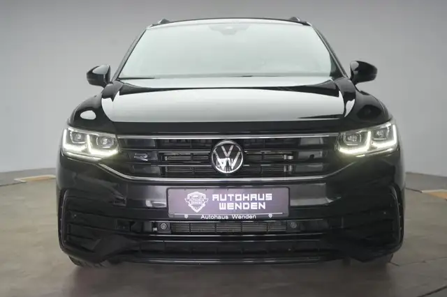 Volkswagen Tiguan view 2