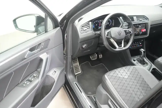 Volkswagen Tiguan view 12