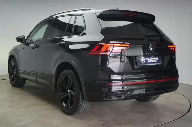 Volkswagen Tiguan view 4