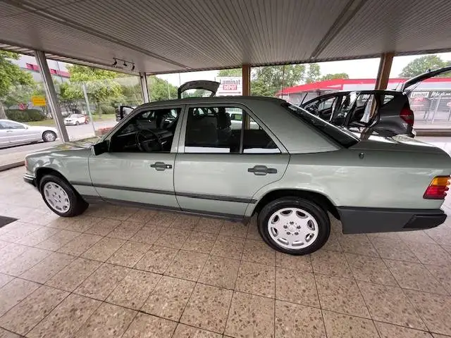 Mercedes-Benz E 230 E-Klasse