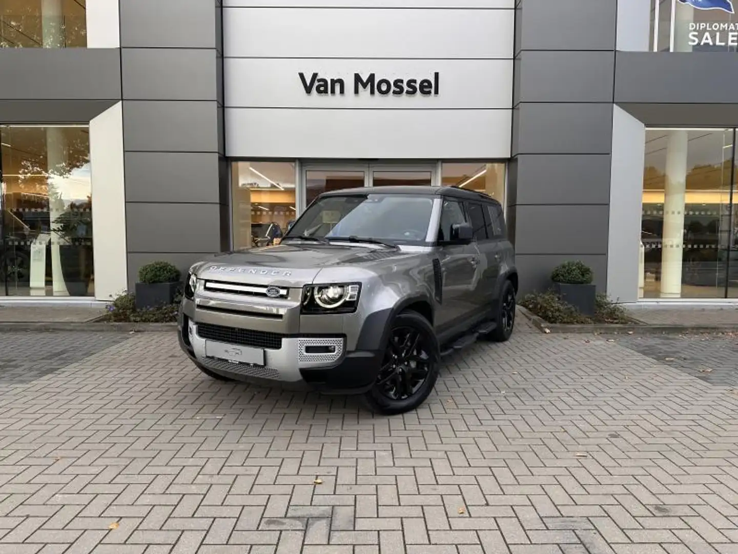 Land Rover Defender 110 P400e XS Edition Ezüst - 1