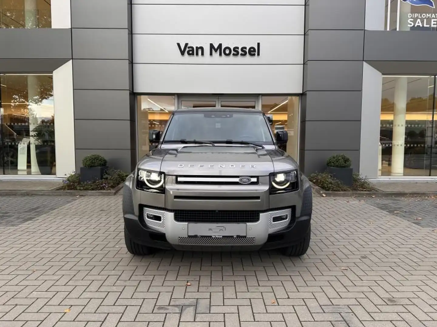 Land Rover Defender 110 P400e XS Edition Ezüst - 2