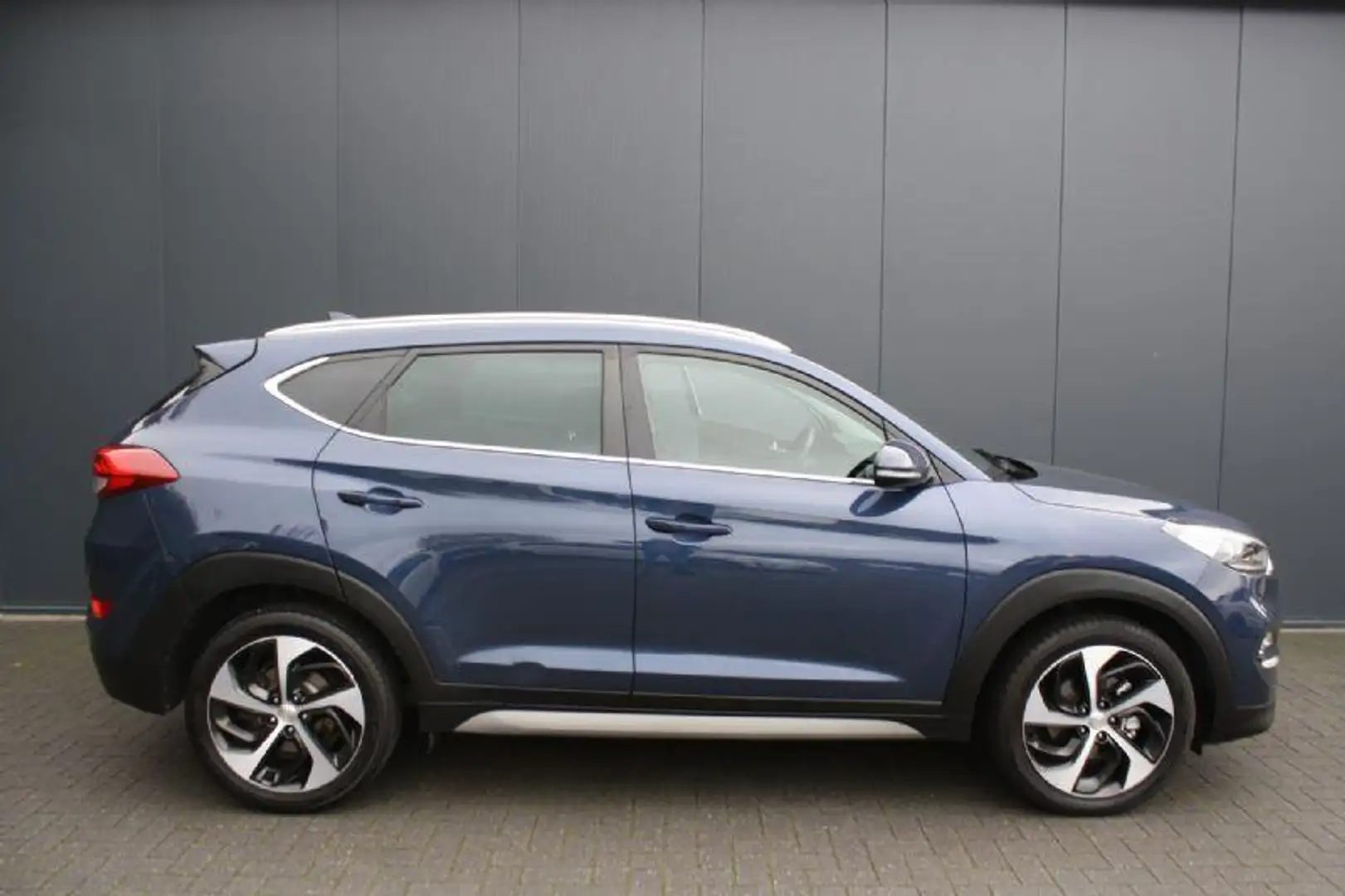 Hyundai TUCSON 1.7 CRDi 141PK HP EURO 6 Premium - NAVIGATIE - CAM Blauw - 2