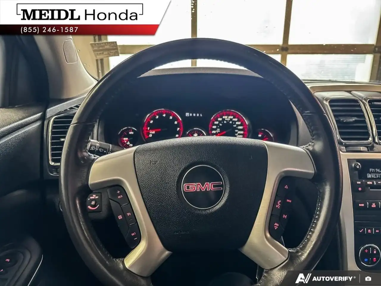 GMC Acadia снимка GMC Acadia