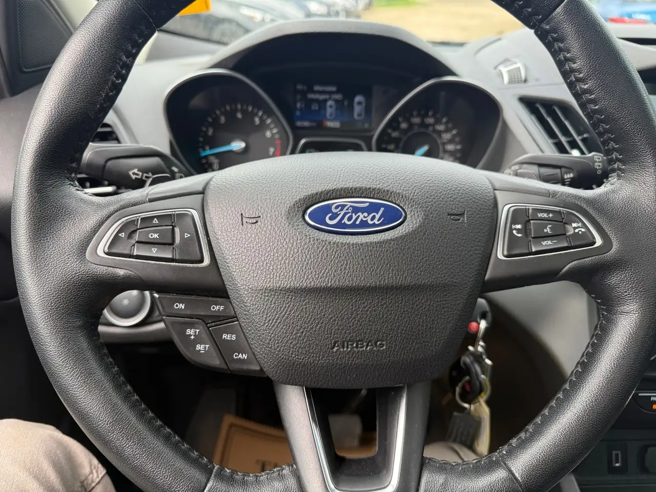 Ford Escape снимка Ford Escape
