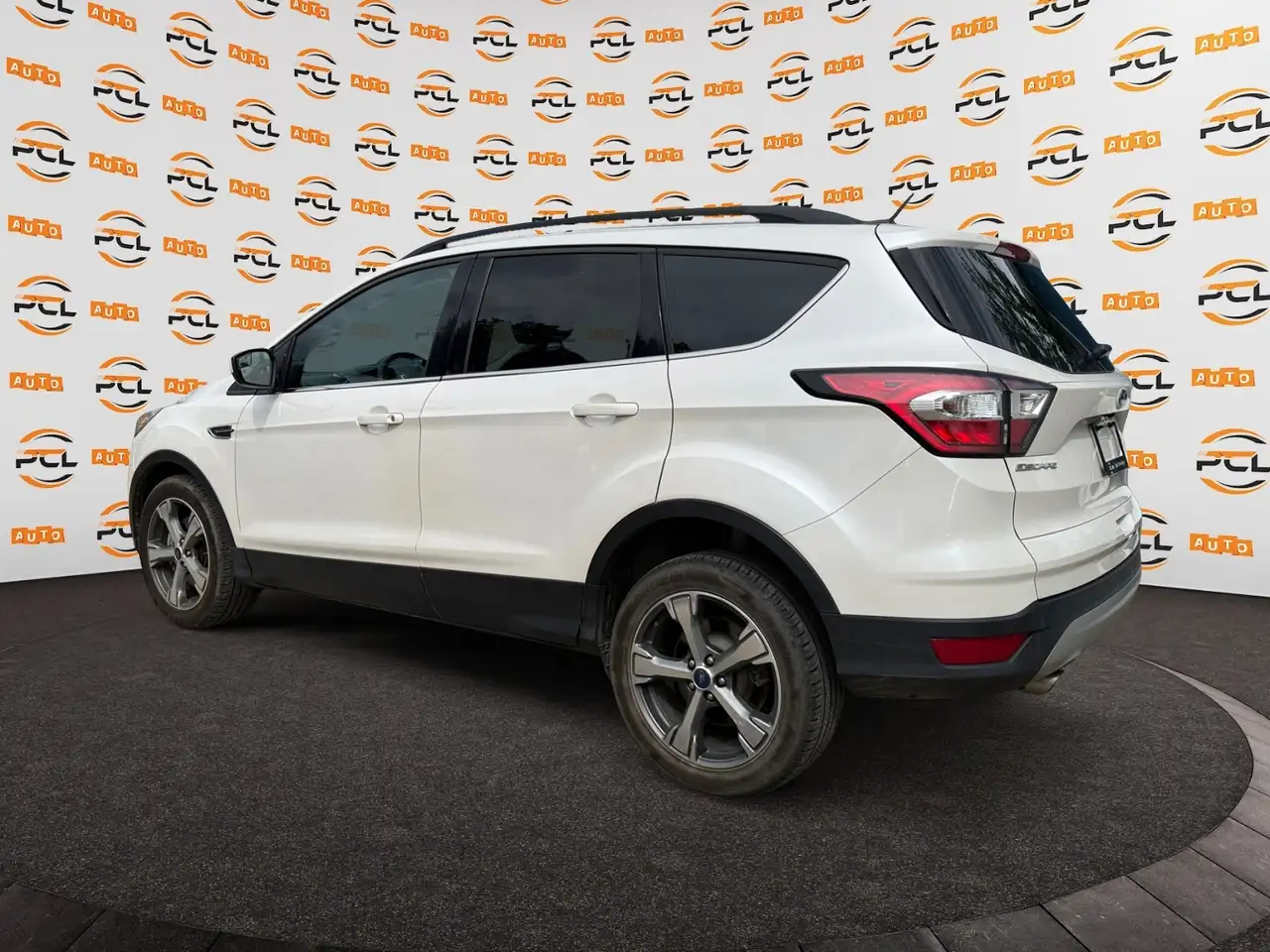 Ford Escape снимка Ford Escape