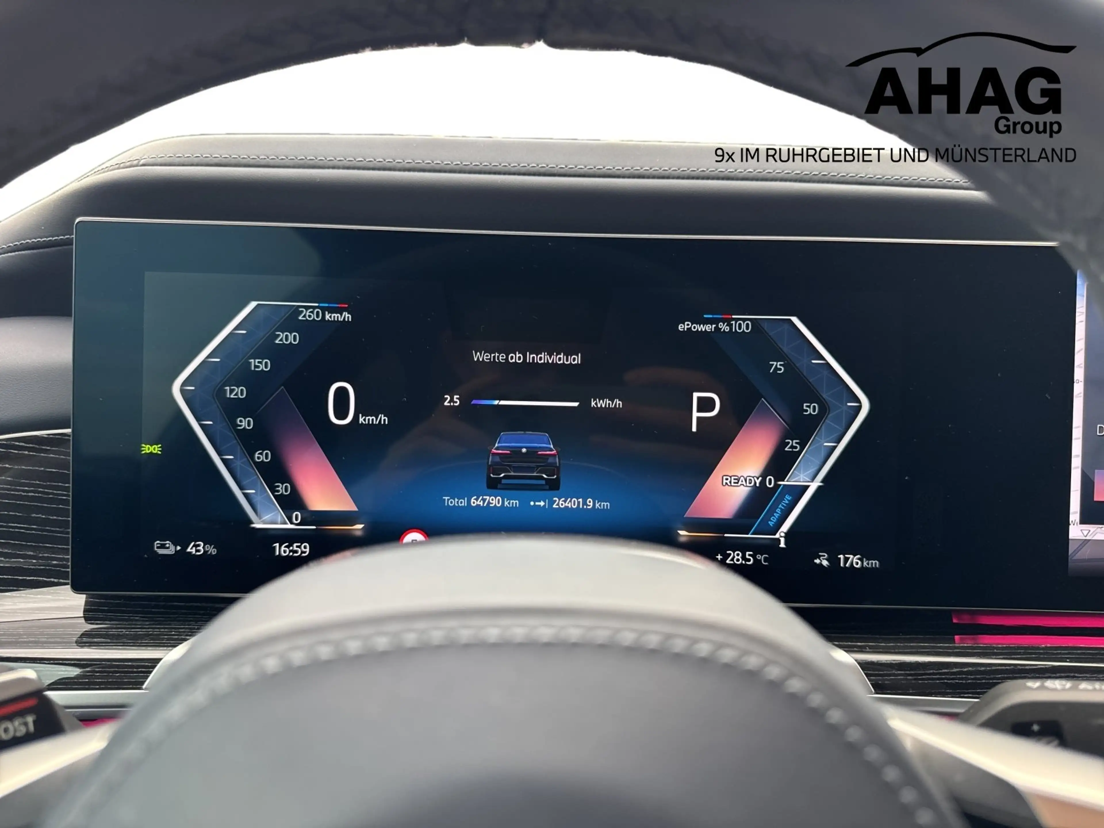BMW i7 xDrive60 Limousine — photo 11