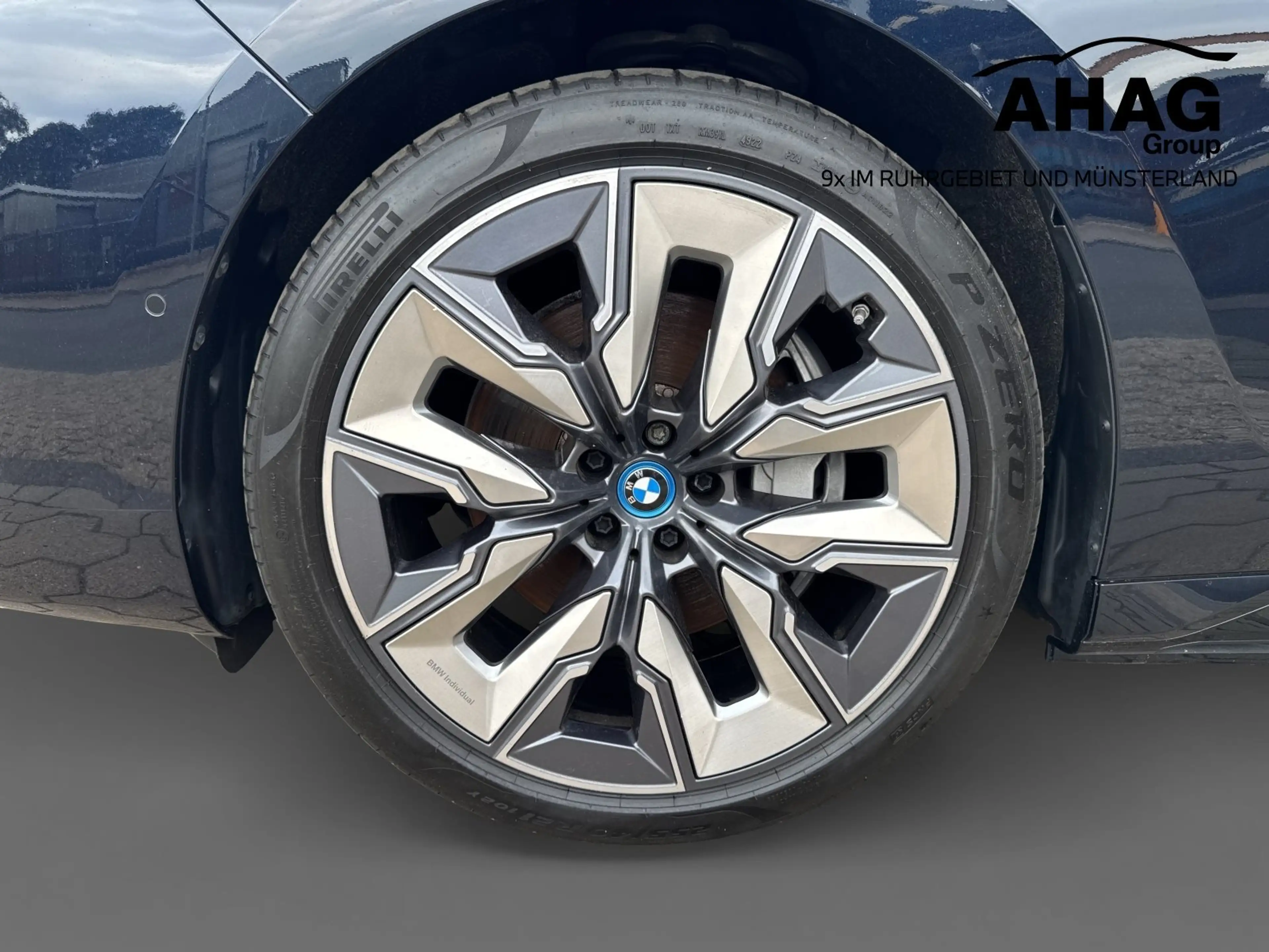 BMW i7 xDrive60 Limousine — photo 12
