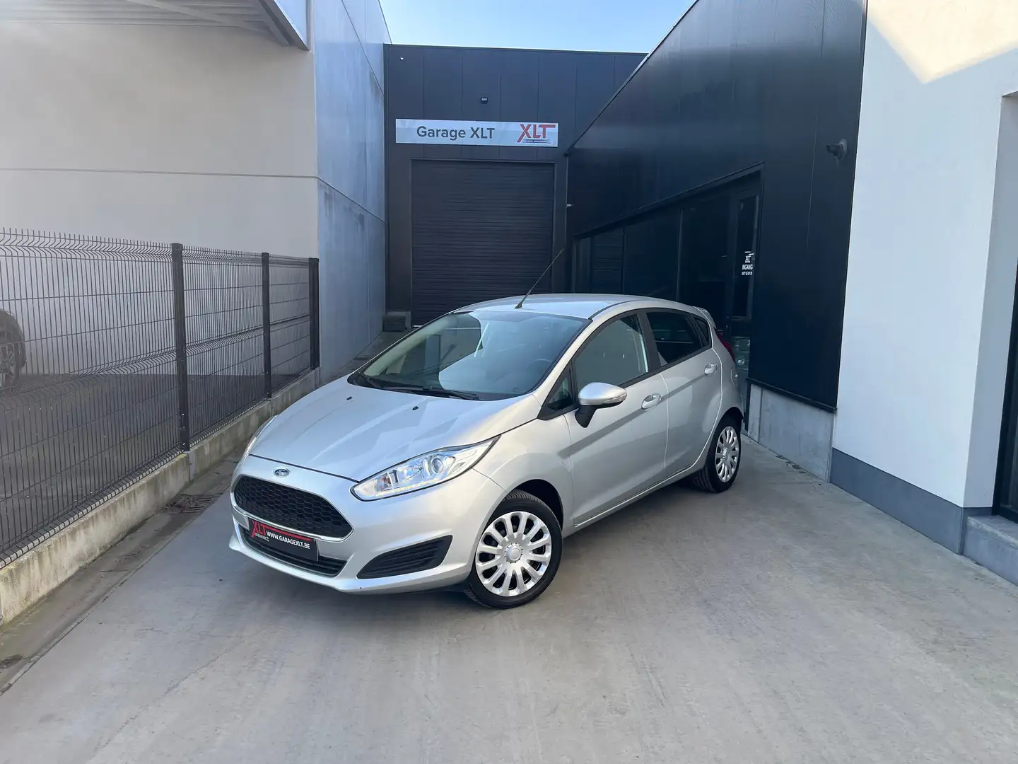 Ford Fiesta benzine Argent - 1