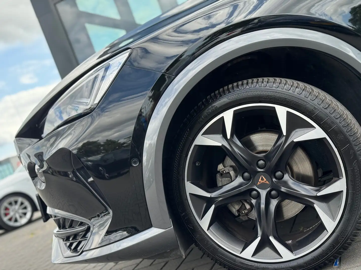 CUPRA Formentor 1.5 TSI * Camera * Sfeerverlichting * Navigatie * Zwart - 2