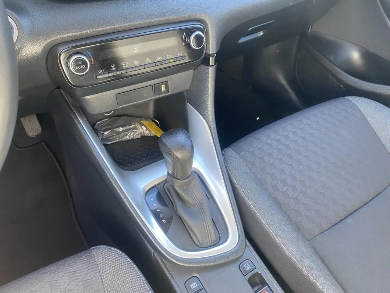Toyota Yaris Yaris — photo 15