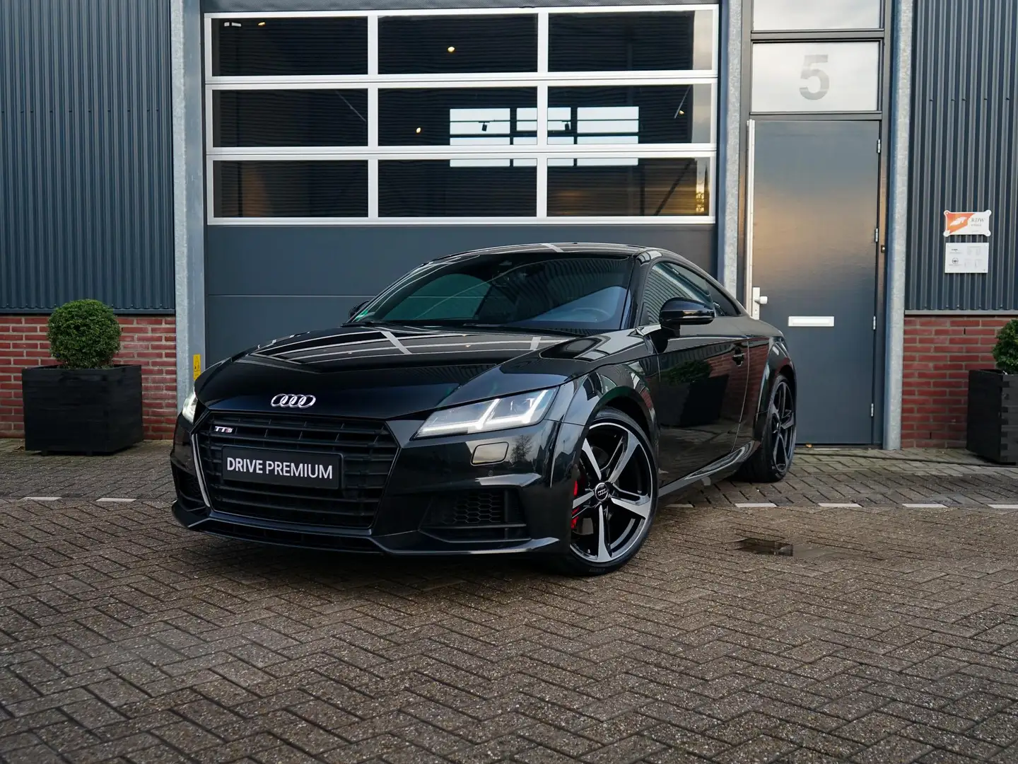Audi TTS 2.0 TFSI quattro Pro Line + Schwarz - 1