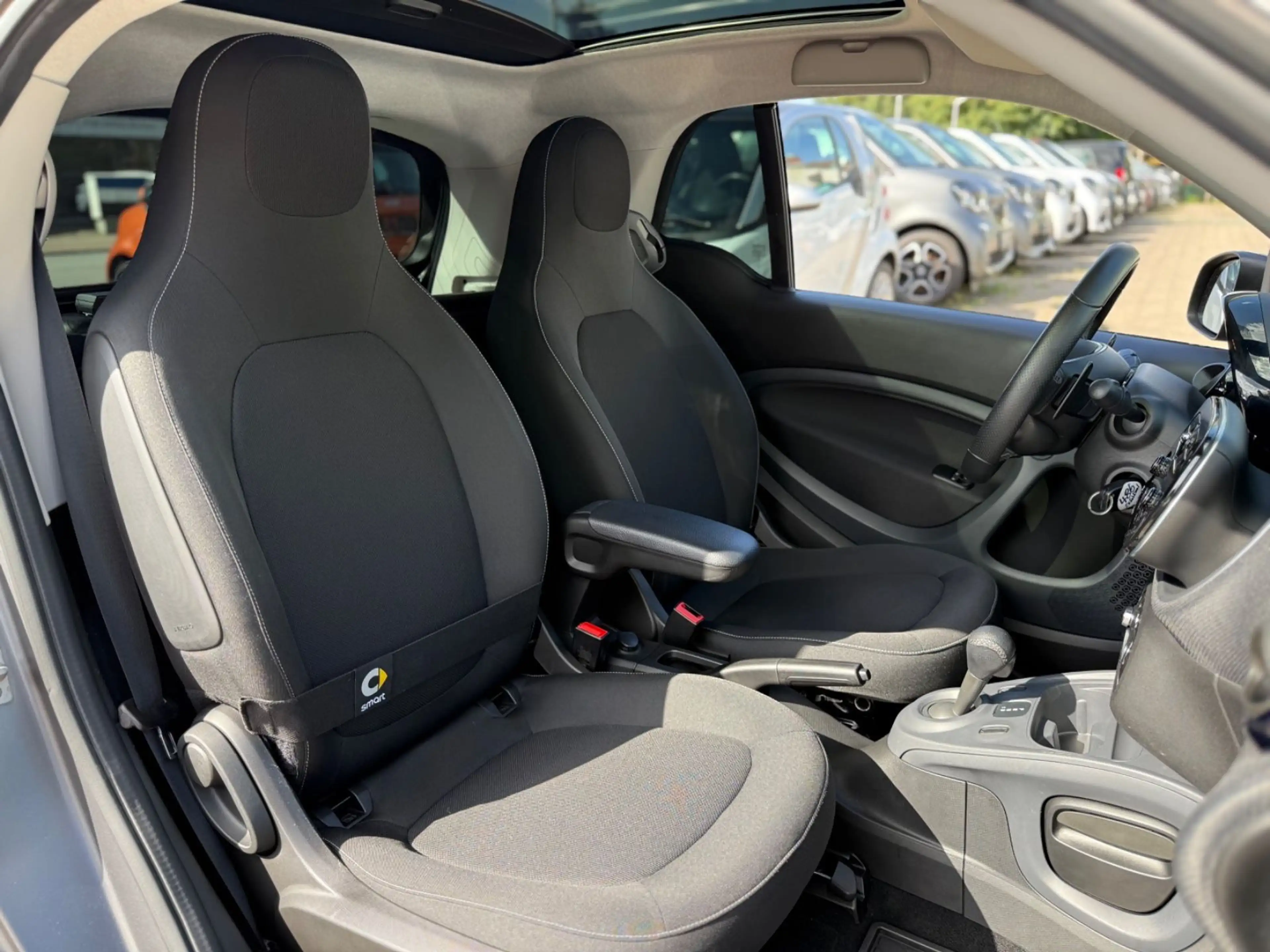 smart forTwo *PANORAMA*SITZHEIZUNG*SPORT PAKET* — photo 11