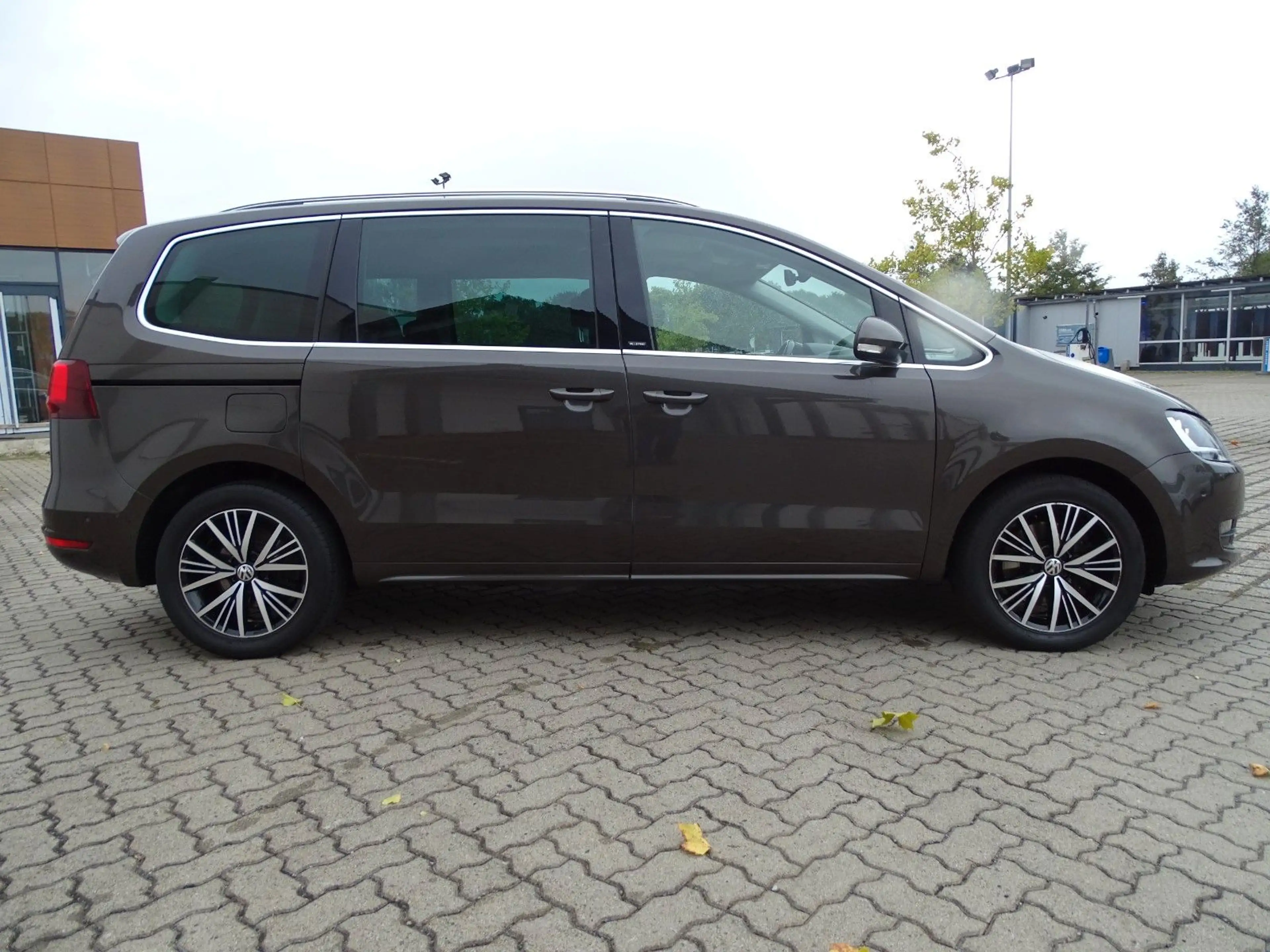Volkswagen Sharan ALLSTAR*7 SITZE*KAMERA*PANO*AHK*TEMPOMAT* — photo 2
