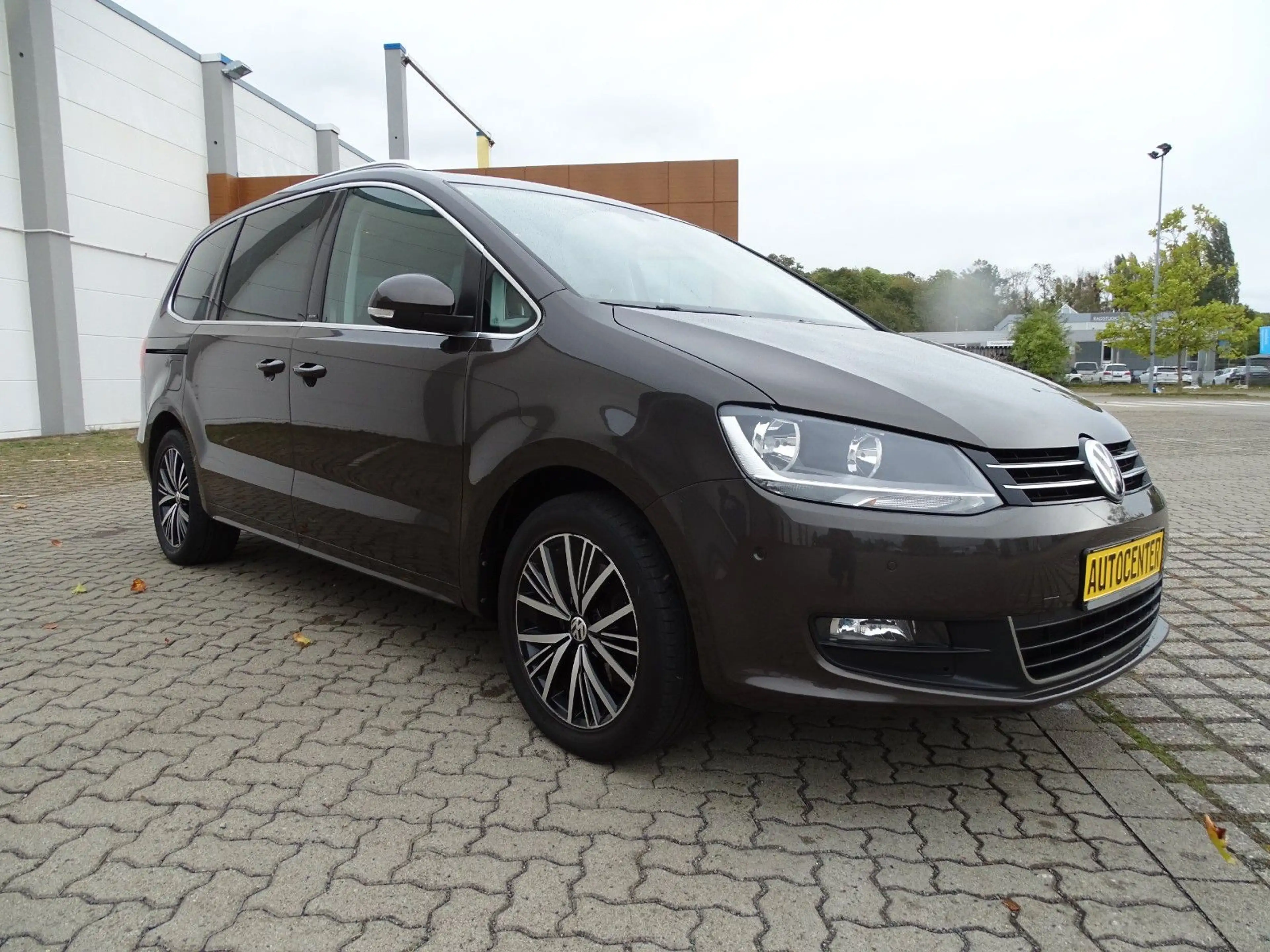 Volkswagen Sharan ALLSTAR*7 SITZE*KAMERA*PANO*AHK*TEMPOMAT*
