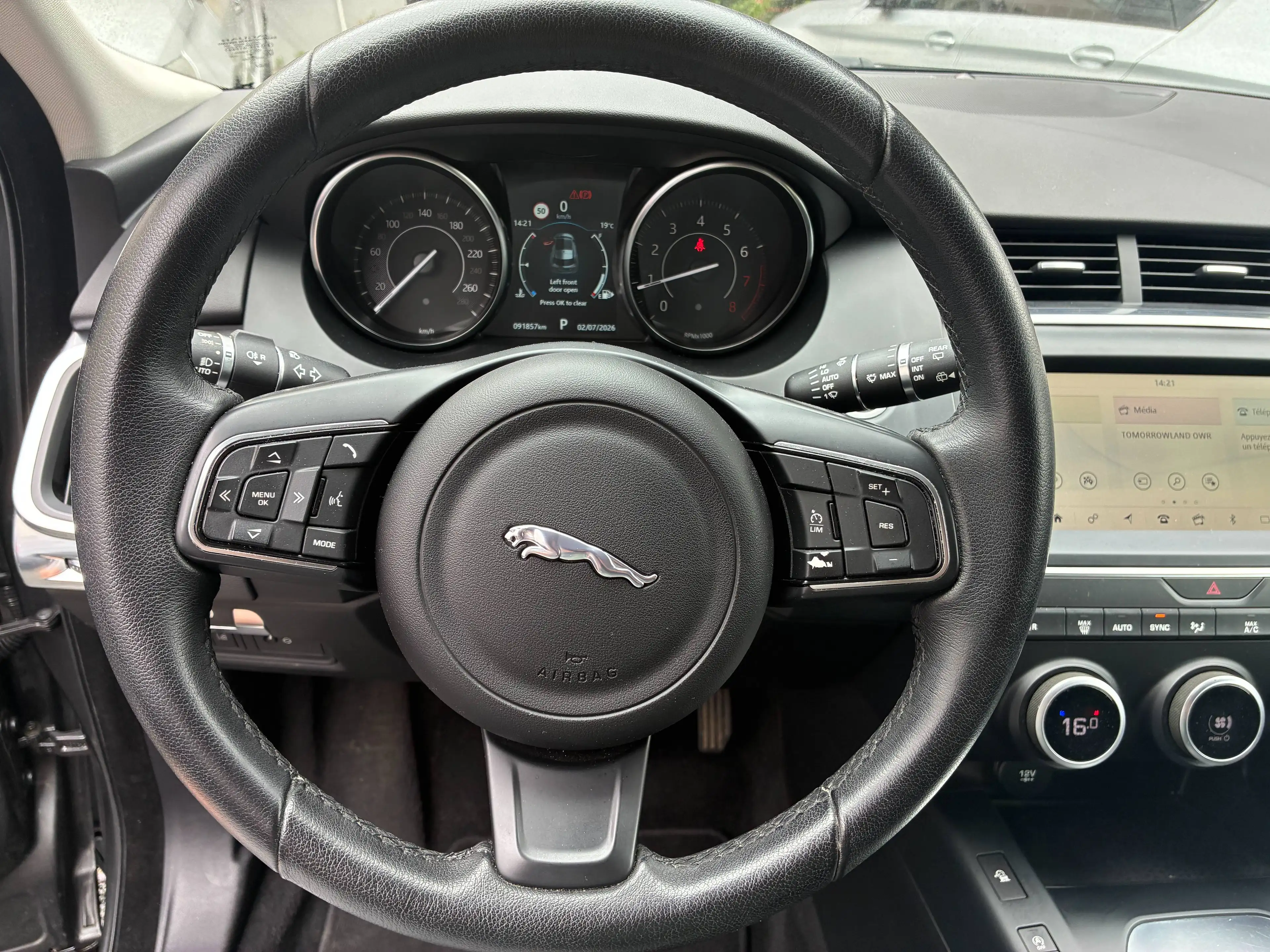 Jaguar E-Pace E-Pace 2.0 T AUT. AWD (4X4) — photo 14