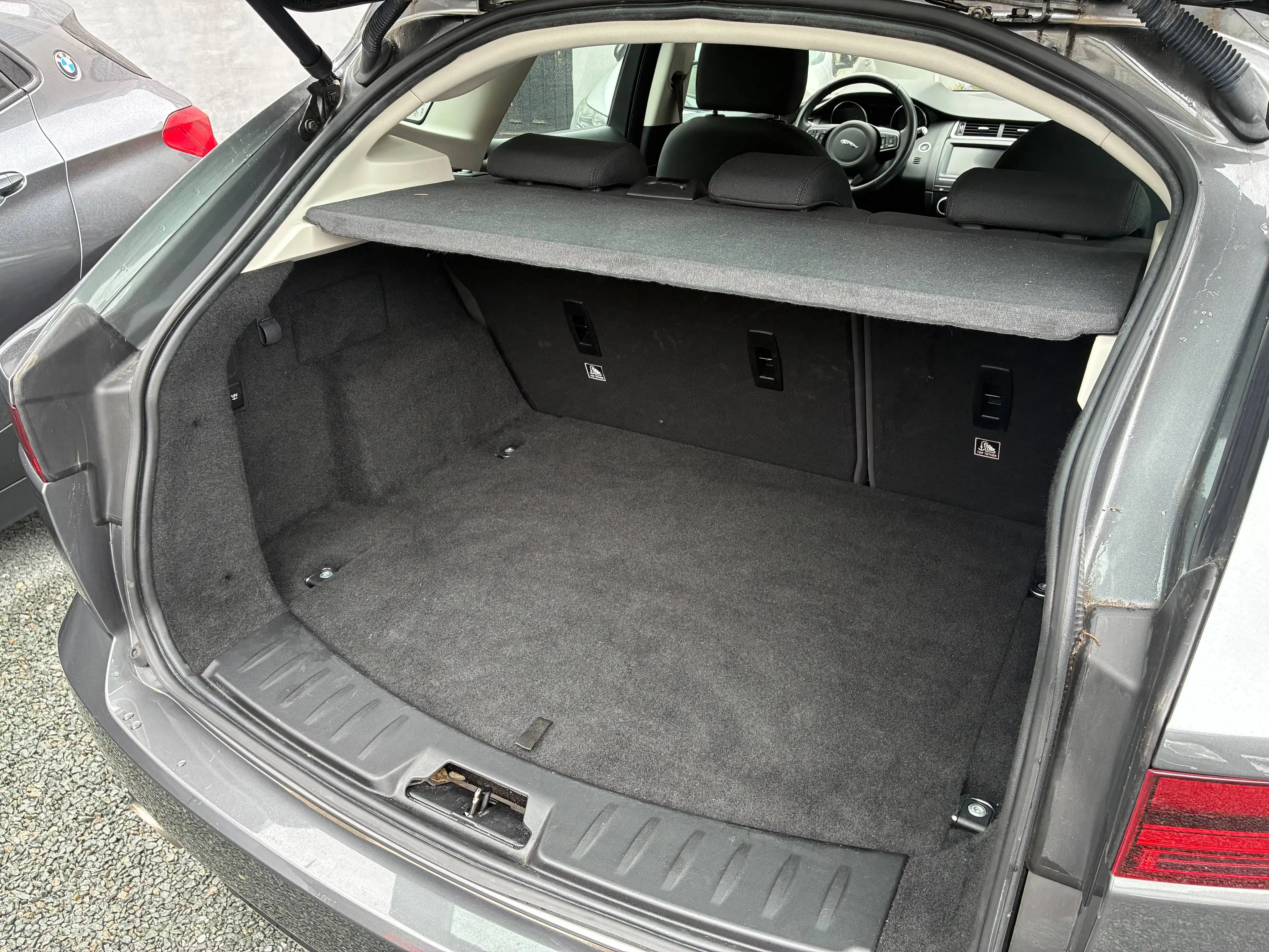 Jaguar E-Pace E-Pace 2.0 T AUT. AWD (4X4) — photo 9