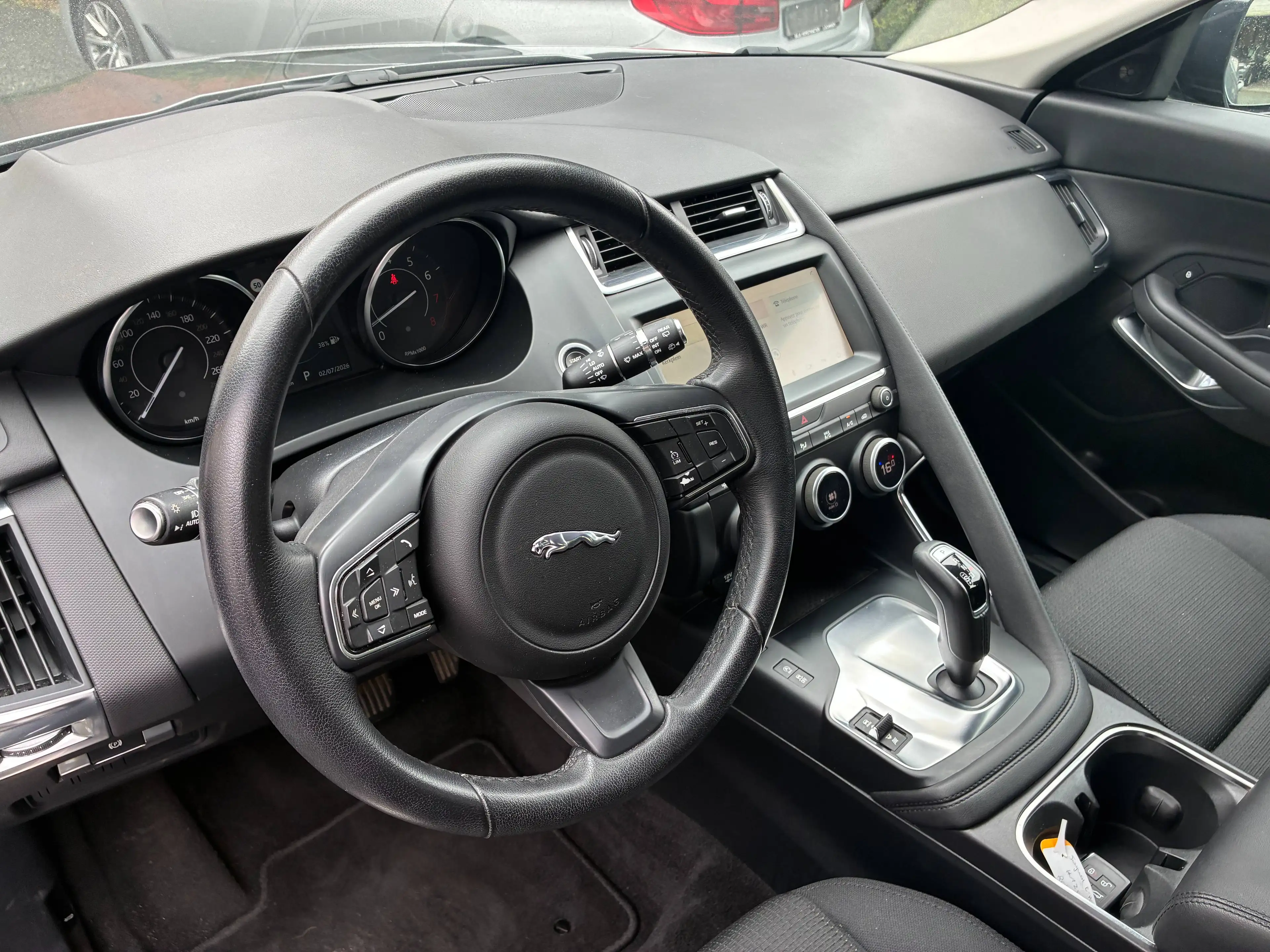 Jaguar E-Pace E-Pace 2.0 T AUT. AWD (4X4) — photo 11
