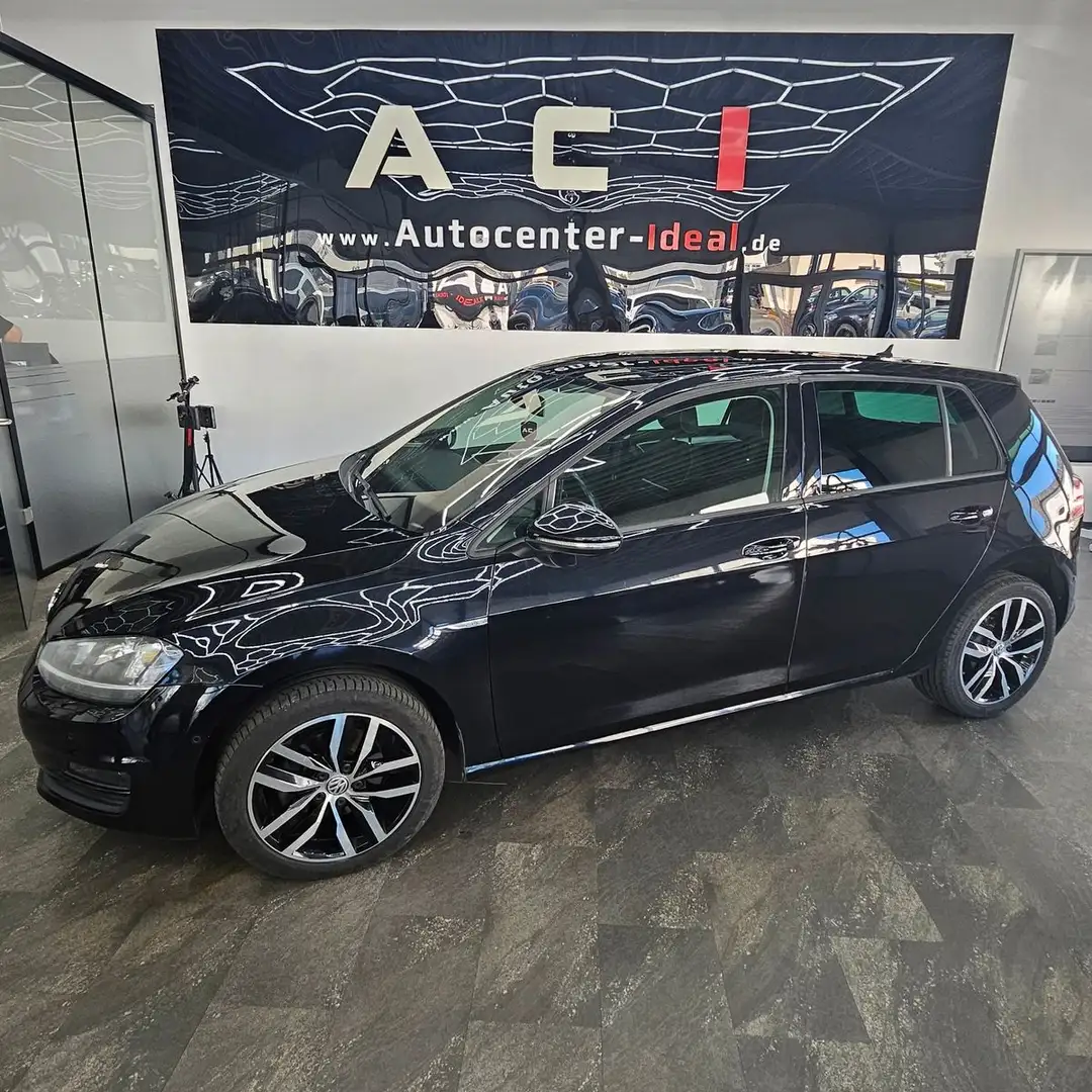 Volkswagen Golf VII Lim. Cup BMT, ACC,Kamera,Pano,LED, LRH Zwart - 2