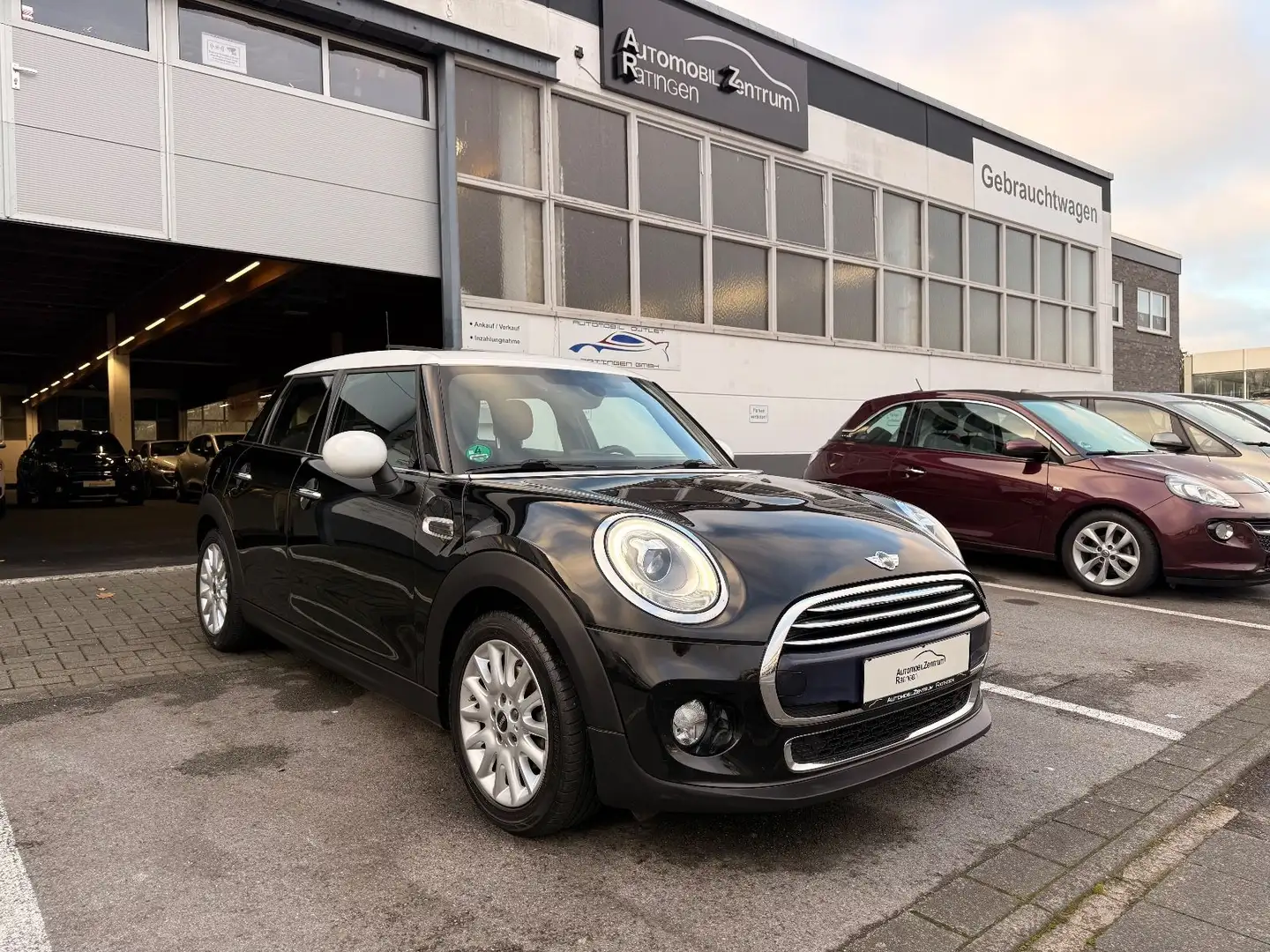 MINI Cooper D 1.HAND*PANO*LED*NAVI*ALU*5-TÜRIG Schwarz - 1