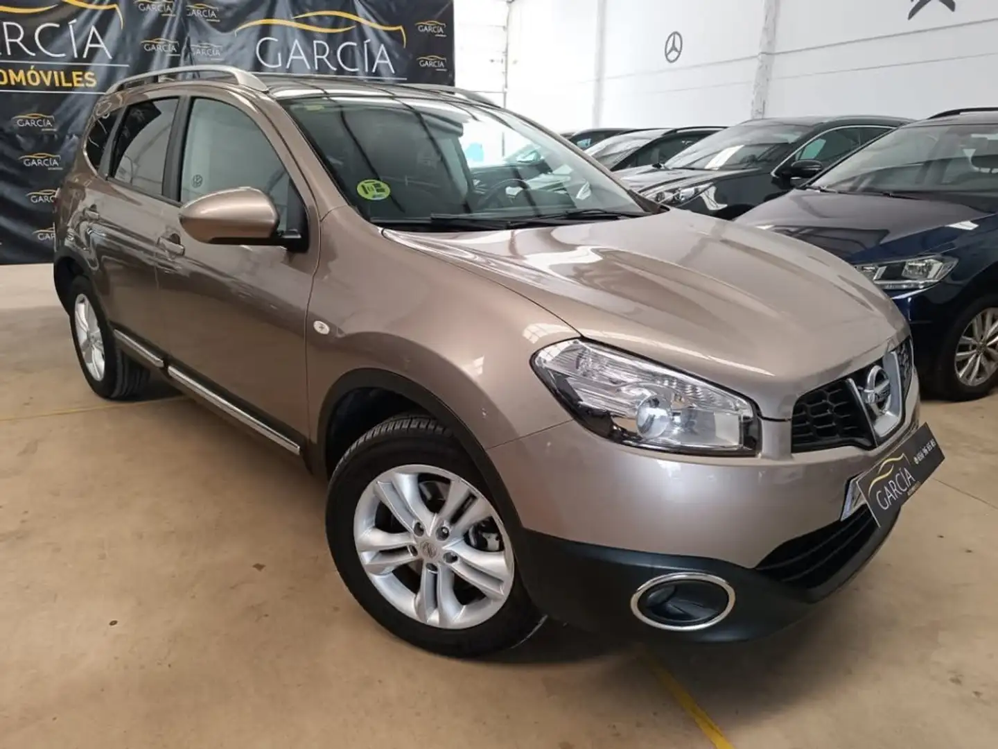 Nissan Qashqai Q+2 2.0dCi Acenta 4x2 Beige - 1
