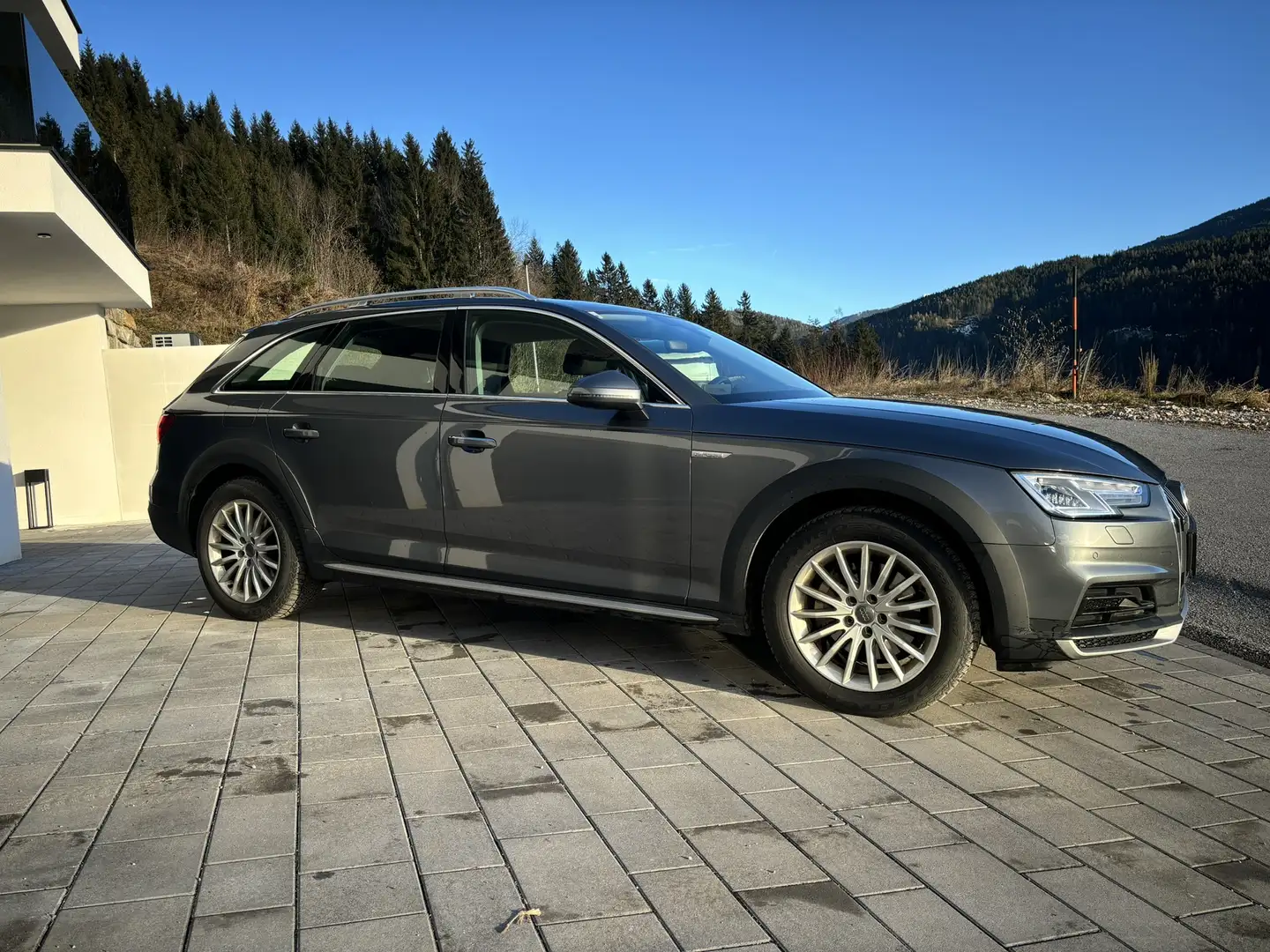 Audi A4 allroad A4 Allroad quattro 2,0 TDI quattro S-tronic Allroad Grau - 2