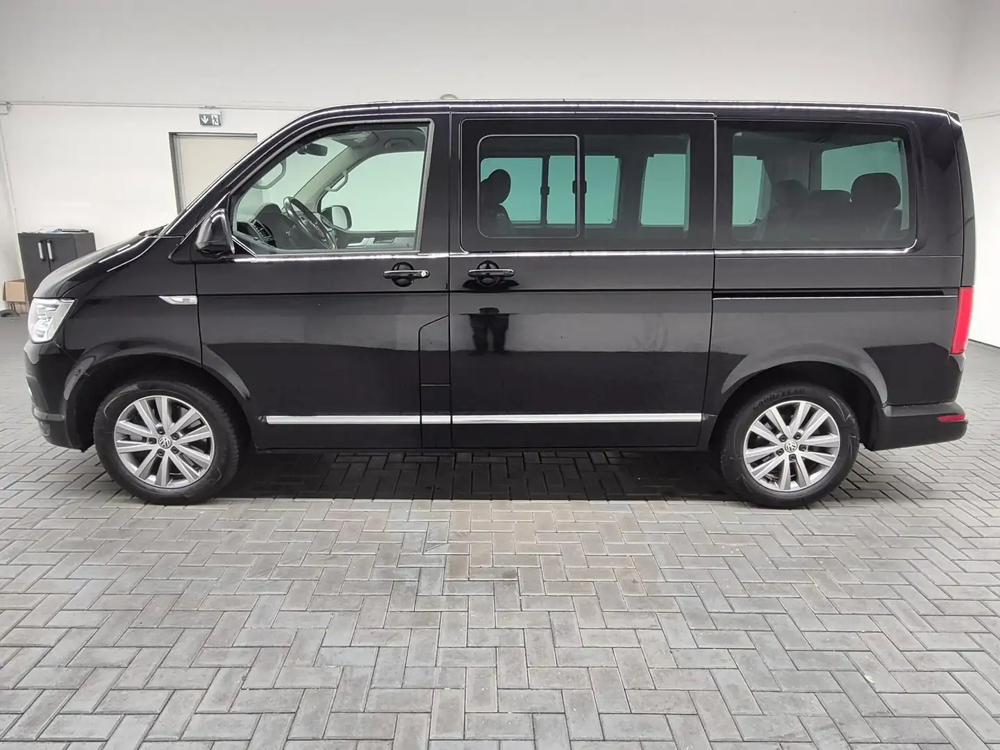 Volkswagen T6 Multivan Highline LED/AHK/Kam/SHZ/Navi/ACC Schwarz - 2