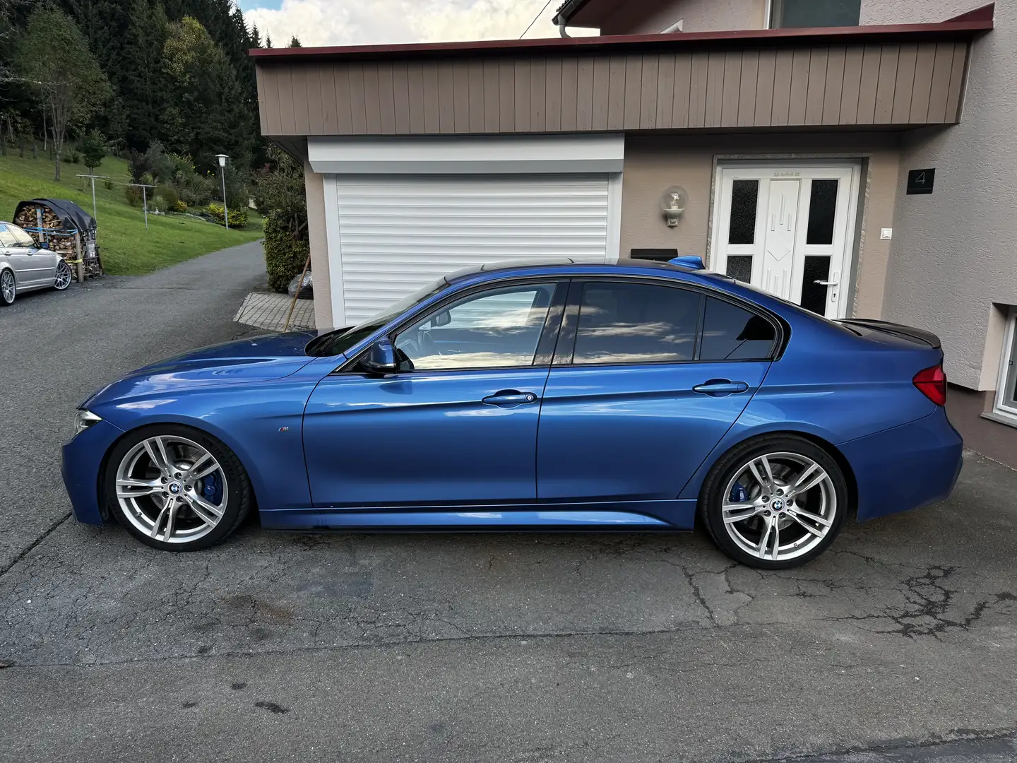 BMW 330 330d M Sport Aut. - 1